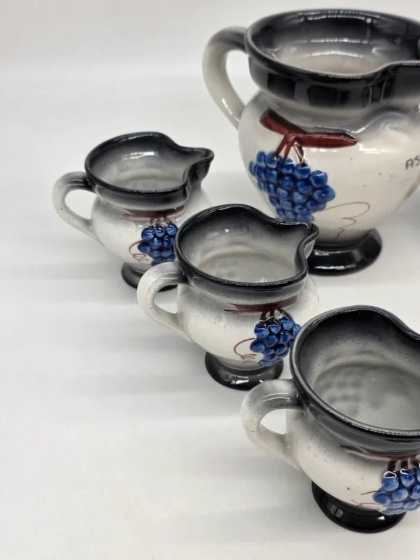 Ceramiczny zestaw do wina Ascona dzbanek i 6 kubków relief winogrona