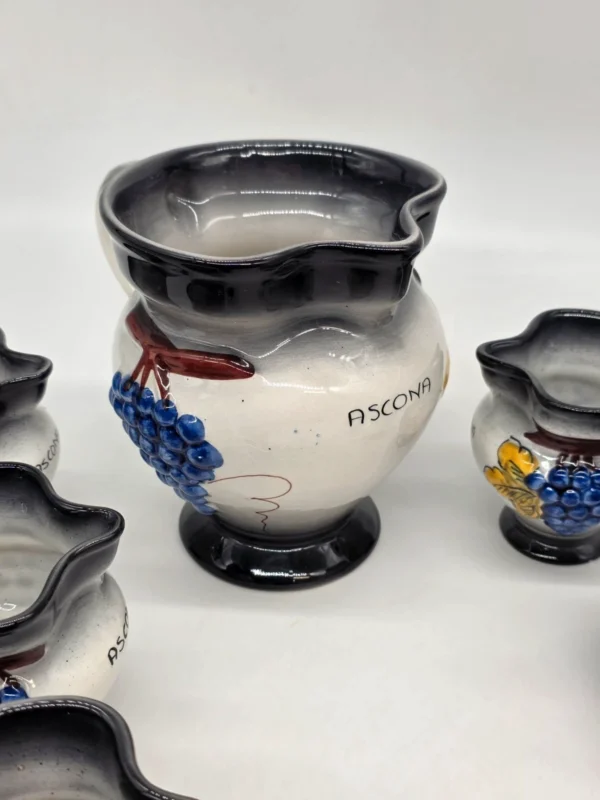 Ceramiczny zestaw do wina Ascona dzbanek i 6 kubków relief winogrona