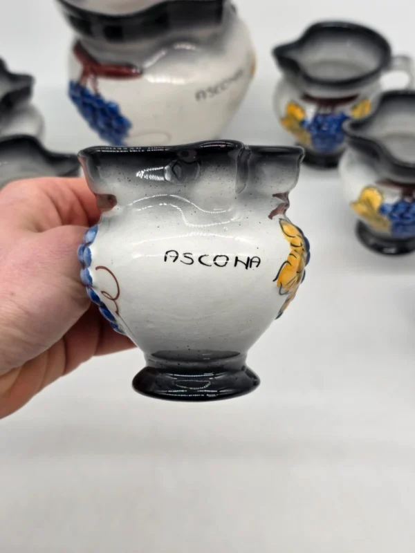 Ceramiczny zestaw do wina Ascona dzbanek i 6 kubków relief winogrona
