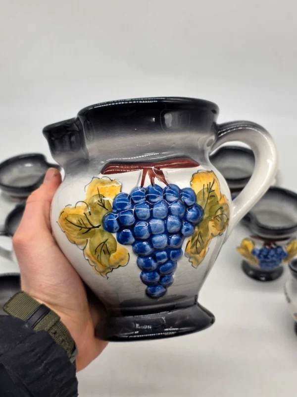 Ceramiczny zestaw do wina Ascona dzbanek i 6 kubków relief winogrona