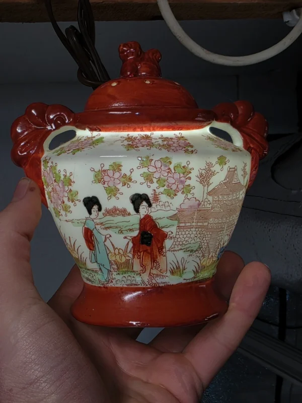 Japońska lampa porcelanowa zapachowa Gejsze Pies Fu styl Kutani