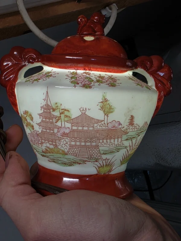 Japońska lampa porcelanowa zapachowa Gejsze Pies Fu styl Kutani