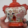 Japońska lampa porcelanowa zapachowa Gejsze Pies Fu styl Kutani