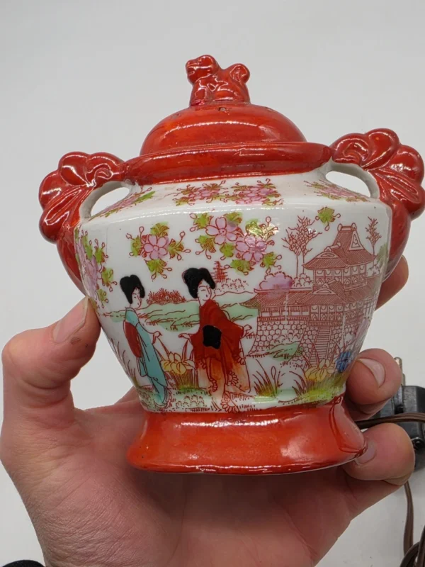 Japońska lampa porcelanowa zapachowa Gejsze Pies Fu styl Kutani
