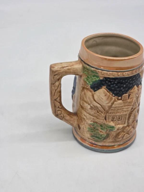 Ceramiczny kufel biesiadny scenka rodzajowa relief vintage 11 cm