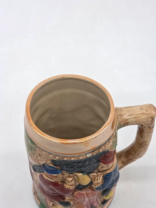 Ceramiczny kufel biesiadny scenka rodzajowa relief vintage 11 cm