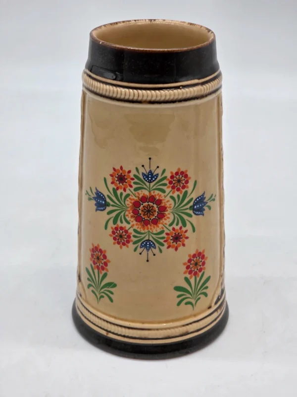 Smukły kufel ceramiczny relief motyw kwiatowy i alpejski 19 cm