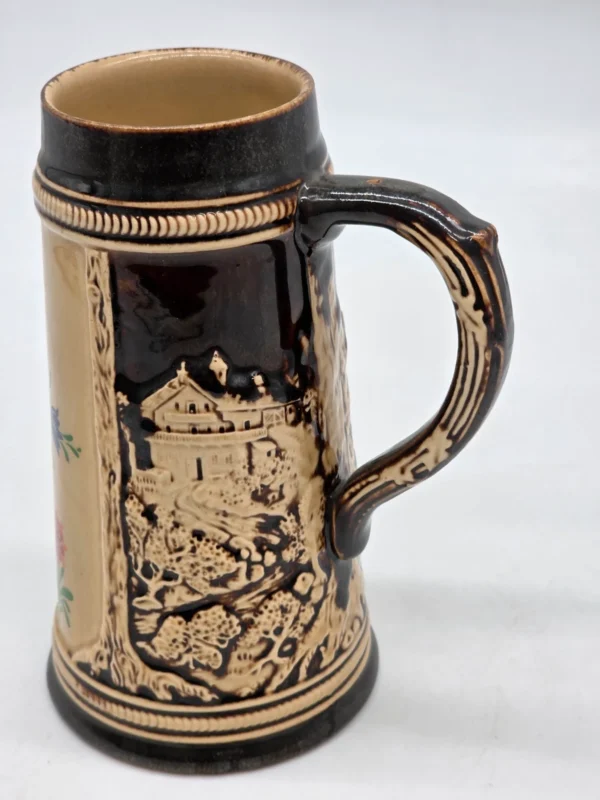 Smukły kufel ceramiczny relief motyw kwiatowy i alpejski 19 cm
