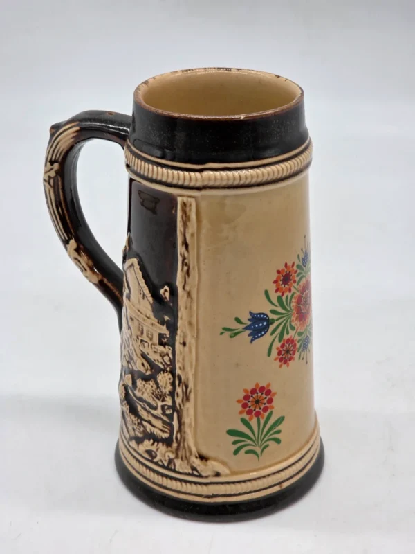 Smukły kufel ceramiczny relief motyw kwiatowy i alpejski 19 cm