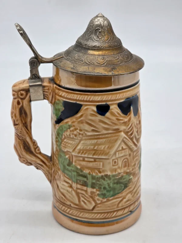 Kolekcjonerski kufel ceramiczny z klapką biesiada relief 19 cm