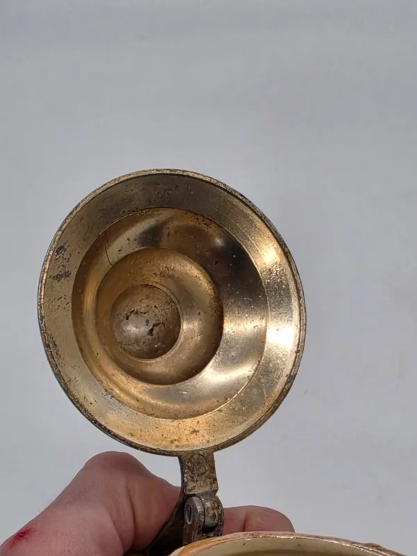 Kolekcjonerski kufel ceramiczny z klapką biesiada relief 19 cm