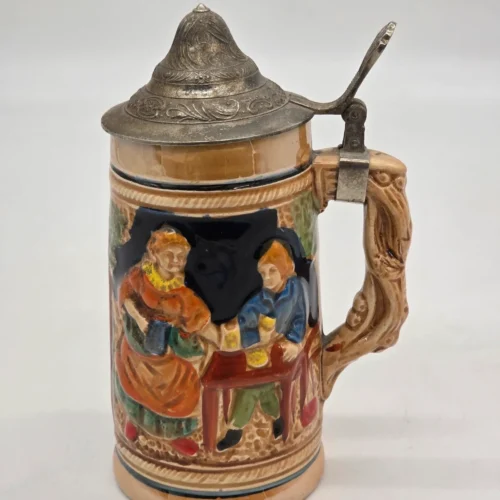 Kolekcjonerski kufel ceramiczny z klapką biesiada relief 19 cm