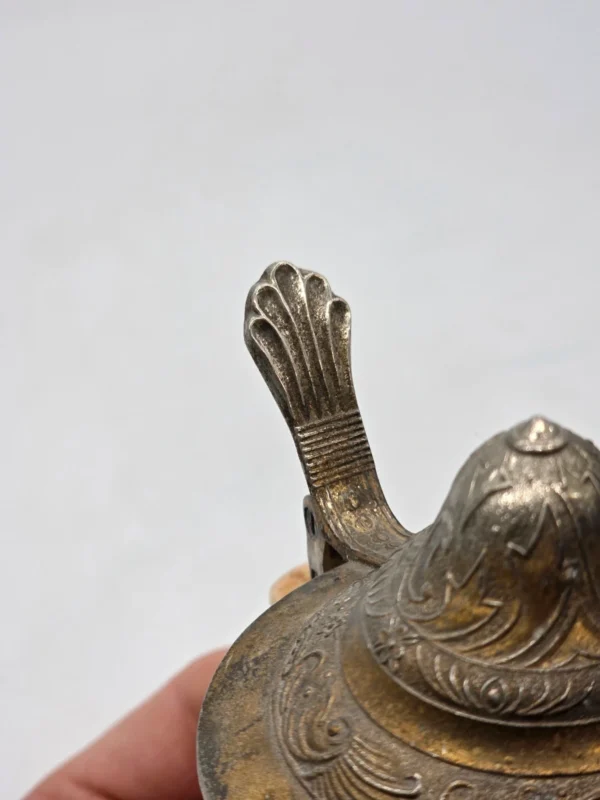 Kolekcjonerski kufel ceramiczny z klapką biesiada relief 19 cm
