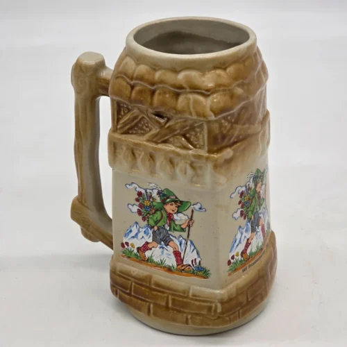 Kufel ceramiczny WF Frontenhausen 1985 relief wędrowiec 17 cm