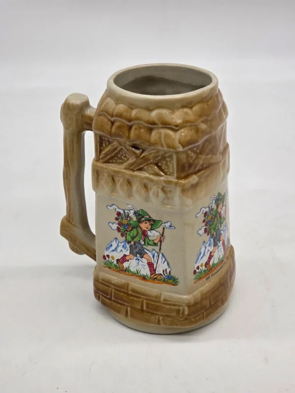 Kufel ceramiczny WF Frontenhausen 1985 relief wędrowiec 17 cm