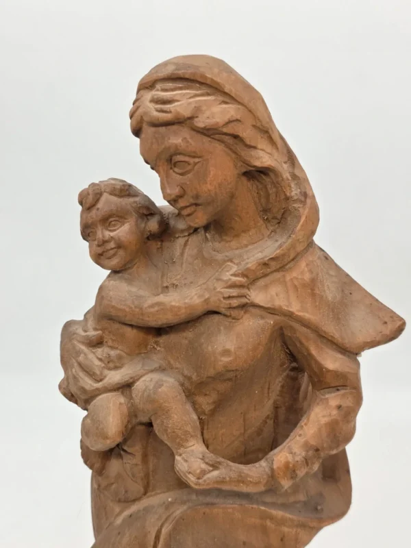 Drewniana rzeźba Madonna z Dzieciątkiem rękodzieło figura 42 cm