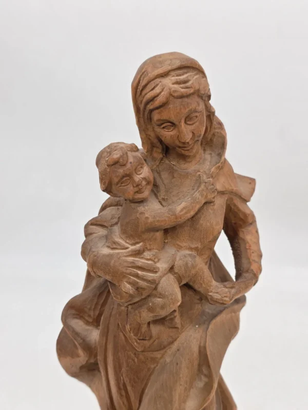 Drewniana rzeźba Madonna z Dzieciątkiem rękodzieło figura 42 cm
