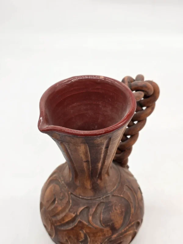 Ręcznie rzeźbiony dzbanek ceramiczny warkoczowe ucho studio pottery 21 cm