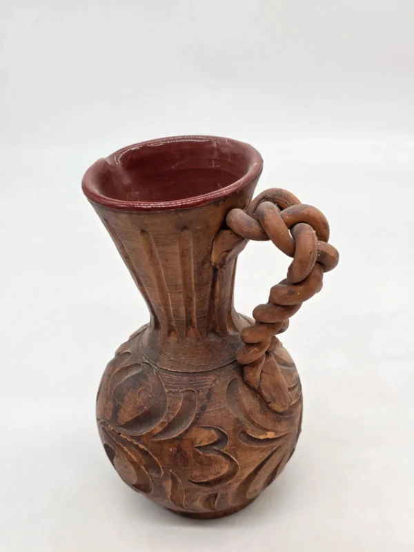 Ręcznie rzeźbiony dzbanek ceramiczny warkoczowe ucho studio pottery 21 cm