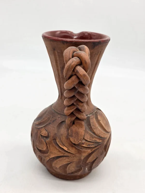 Ręcznie rzeźbiony dzbanek ceramiczny warkoczowe ucho studio pottery 21 cm