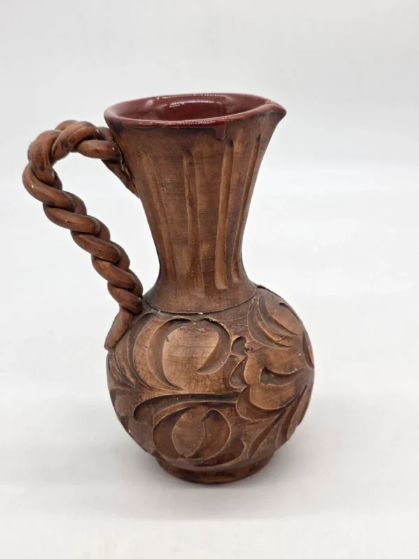 Ręcznie rzeźbiony dzbanek ceramiczny warkoczowe ucho studio pottery 21 cm