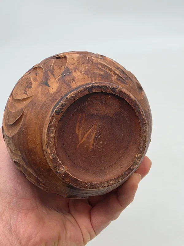 Ręcznie rzeźbiony dzbanek ceramiczny warkoczowe ucho studio pottery 21 cm