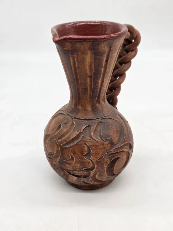 Ręcznie rzeźbiony dzbanek ceramiczny warkoczowe ucho studio pottery 21 cm