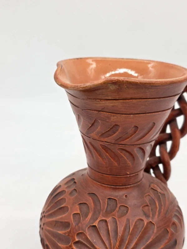 Ręcznie rzeźbiony dzbanek ceramiczny warkoczowe ucho studio pottery 21 cm