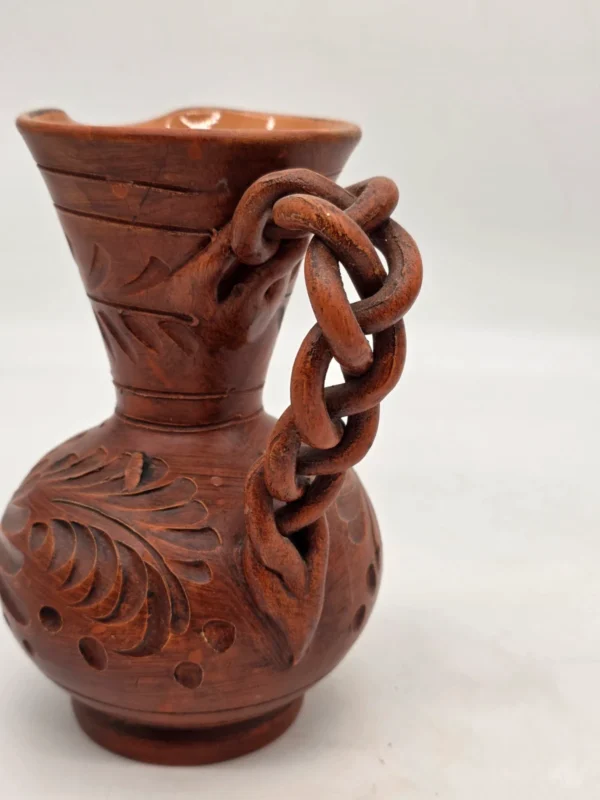 Ręcznie rzeźbiony dzbanek ceramiczny warkoczowe ucho studio pottery 21 cm