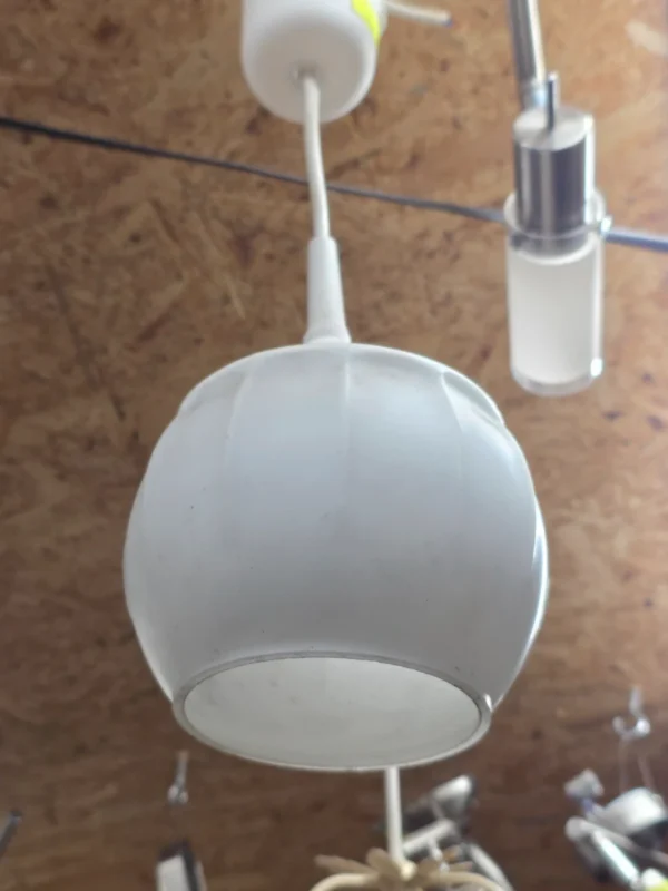 Lampa wisząca biała szklany klosz melon minimalistyczna retro 14 cm