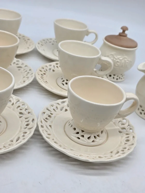Serwis kawowy Villa Loca 6 osób kremowy ażurowy Shabby Chic