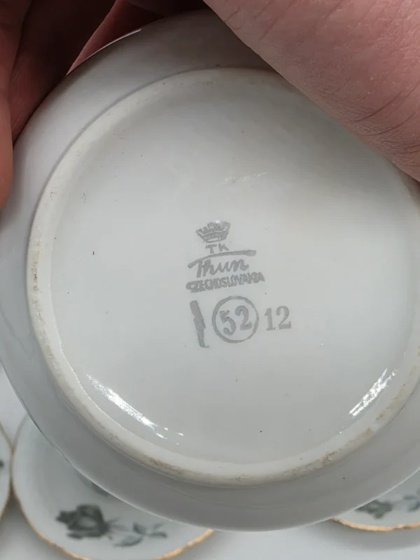 Porcelanowy serwis kawowy Thun Czechosłowacja szare róże relief 14 el