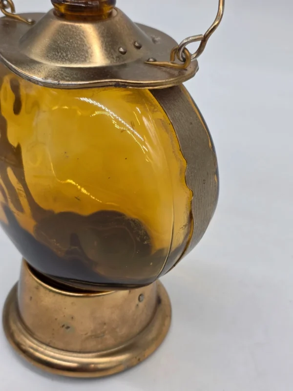 Mosiężna karafka pozytywka Helan Gar miodowe szkło vintage 28 cm