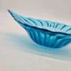Skandynawska patera szklana Handcraft duży niebieski liść 33x23 cm