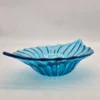 Skandynawska patera szklana Handcraft duży niebieski liść 33x23 cm