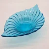 Skandynawska patera szklana Handcraft duży niebieski liść 33x23 cm