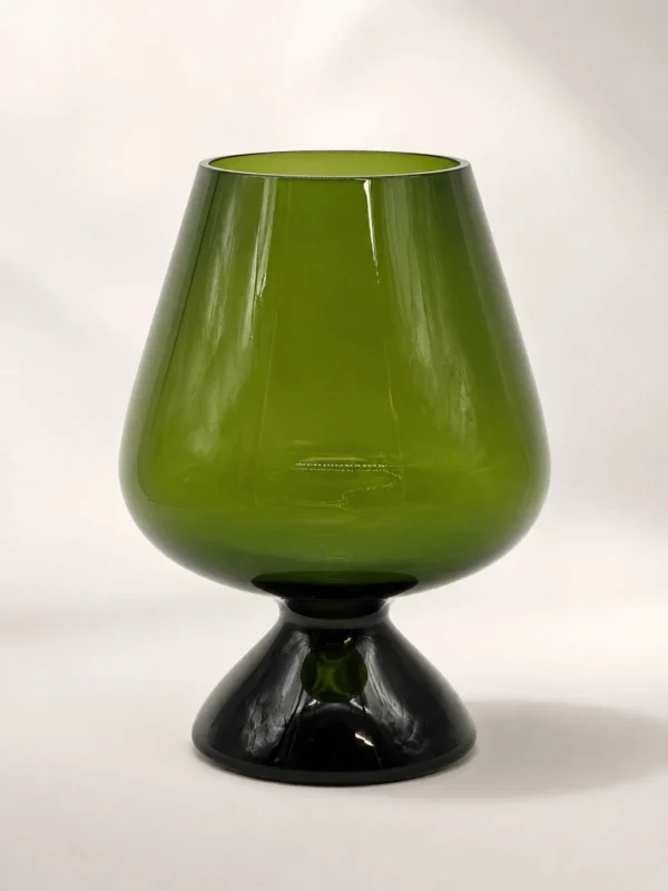 Zielony szklany wazon kielichowy vintage w stylu skandynawskim