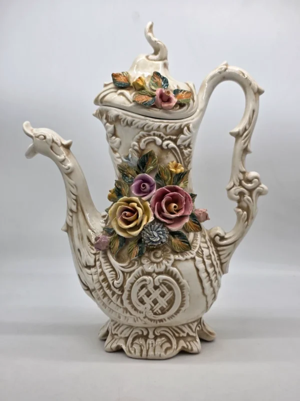 Ogromny dzban Capodimonte Włochy rzeźbiona ceramika kwiaty 48 cm