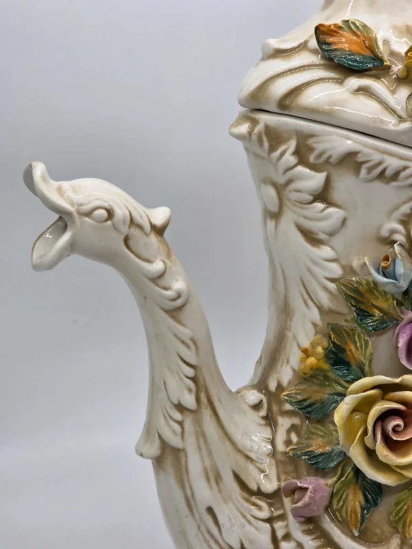 Ogromny dzban Capodimonte Włochy rzeźbiona ceramika kwiaty 48 cm