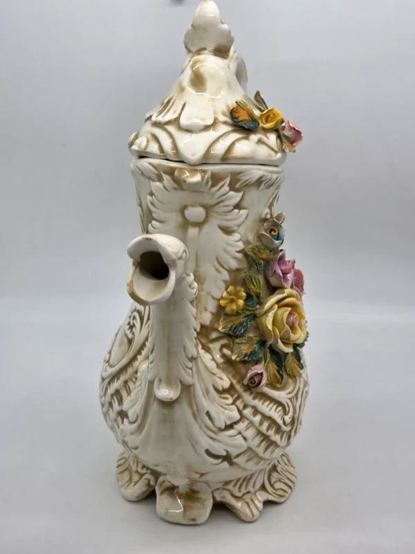 Ogromny dzban Capodimonte Włochy rzeźbiona ceramika kwiaty 48 cm
