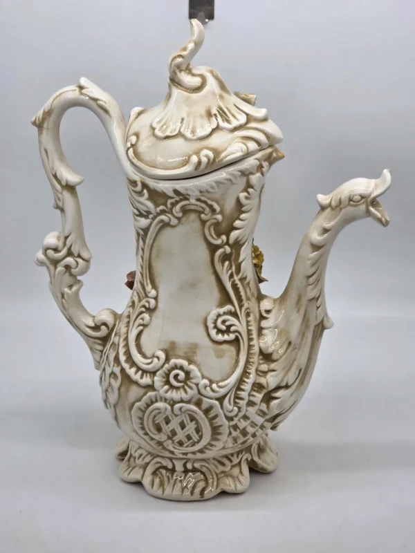 Ogromny dzban Capodimonte Włochy rzeźbiona ceramika kwiaty 48 cm