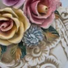Ogromny dzban Capodimonte Włochy rzeźbiona ceramika kwiaty 48 cm