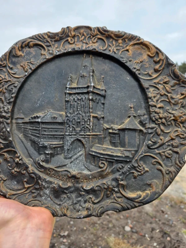 Płaskorzeźba ścienna Praga Prašná brána żeliwo relief 32x40 cm