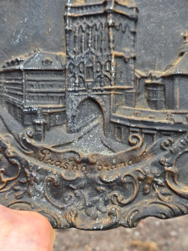 Płaskorzeźba ścienna Praga Prašná brána żeliwo relief 32x40 cm