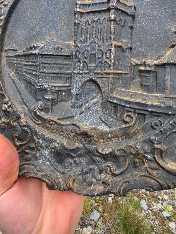 Płaskorzeźba ścienna Praga Prašná brána żeliwo relief 32x40 cm