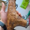 Luksusowa prochownica myśliwska – Rzeźba w litym drewnie – Unikat!