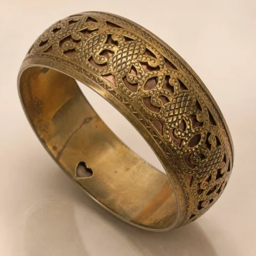 Szeroka bransoleta vintage ażurowa z sercem styl etno średnica 6.5 cm