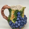 Ceramiczny dzbanek Winogrona Bassano Italy ręcznie malowany 20 cm 1.5 l