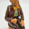 Figurka ceramiczna starszy pan siedzący na beczce wysokość 22 cm