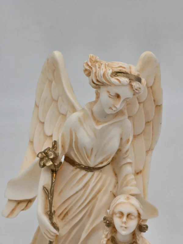 Figurka Anioł Stróż z dzieckiem alabaster patynowany Grecja 21 cm